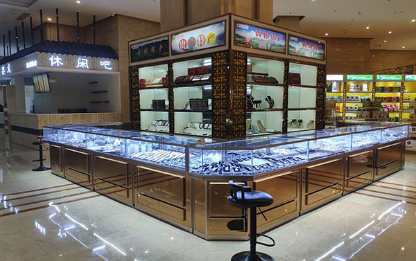 珠寶展示柜臺沒有zui好的，只有zui合適的