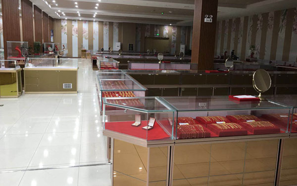 珠寶展示柜工廠選擇，關(guān)鍵詞看這三點