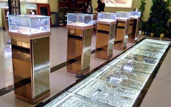 玻璃柜臺展示柜定做要注意哪些內(nèi)容？