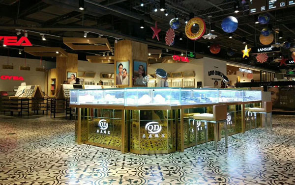 小型玻璃展示柜發(fā)揮哪些特色使用優(yōu)勢？